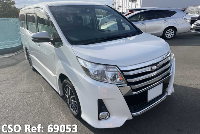 Toyota / Noah 2015